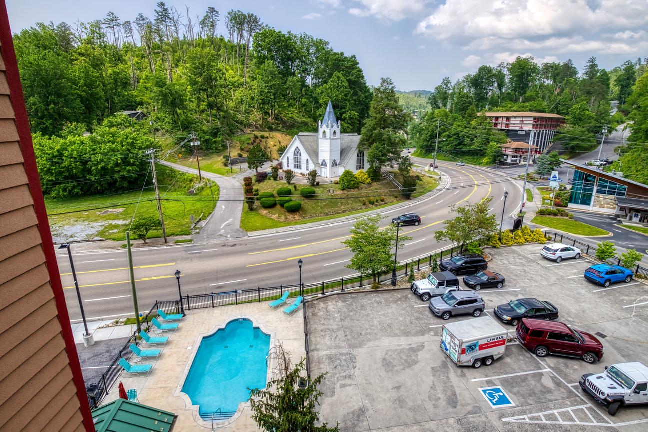 Gatehouse Downtown Creekside V