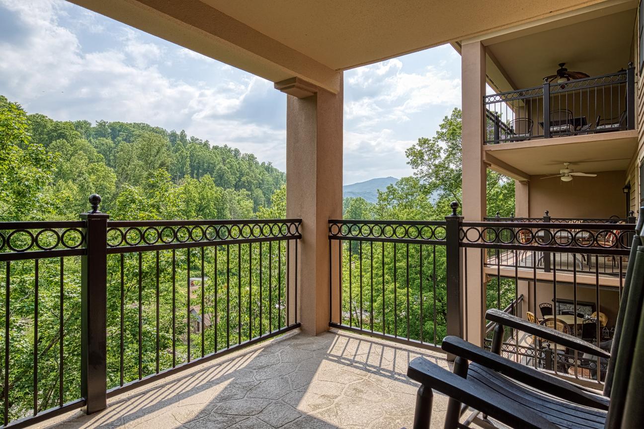 Gatehouse Downtown Creekside V