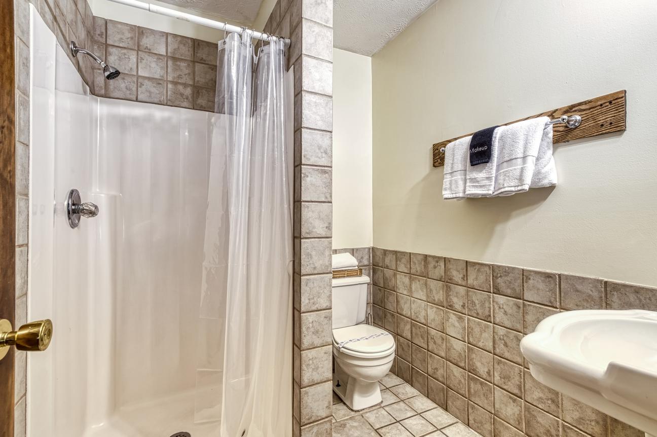 Gatlinburg Village Unit 201