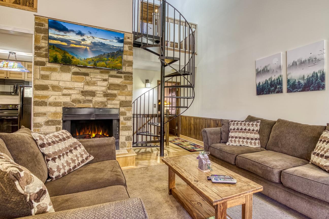 Gatlinburg Village Unit 201