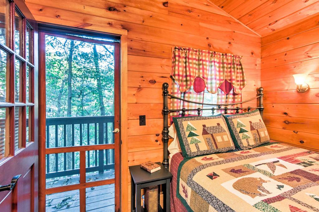 Bear Paw :: Great Outdoors Cabin Rentals