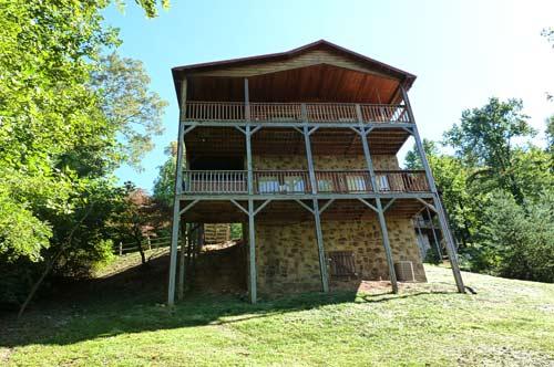 Honey Bear 2 Bedroom Vacation Cabin Rental in Pigeon Forge, TN