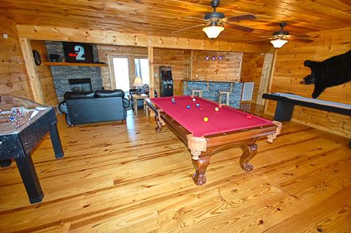 Black Bear Lodge 4 Bedroom Vacation Cabin Rental in Pigeon ...