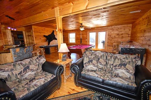 Black Bear Lodge 4 Bedroom Vacation Cabin Rental in Pigeon ...