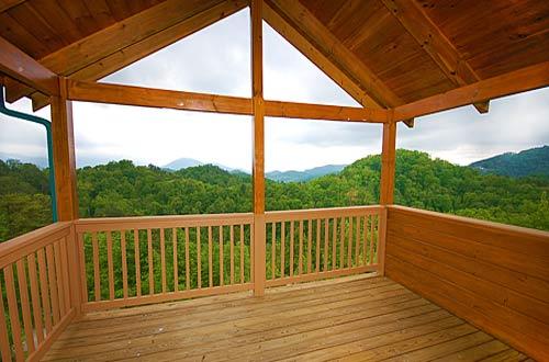 Black Bear Lodge 4 Bedroom Vacation Cabin Rental in Pigeon ...