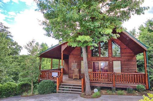 Country Oak 2 Bedroom Vacation Cabin Rental in Pigeon ...