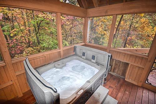 Hummingbird Haven 1 Bedroom Vacation Cabin Rental In Pigeon Forge Tn