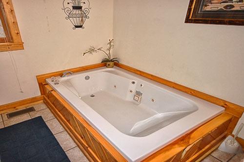 Jacuzzi Tub on Main