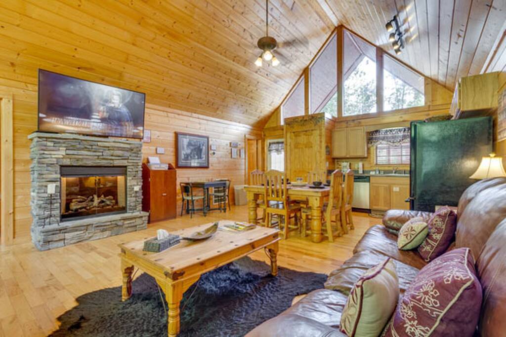 Amazing Escape 2 Bedroom Vacation Cabin Rental In Pigeon Forge Tn