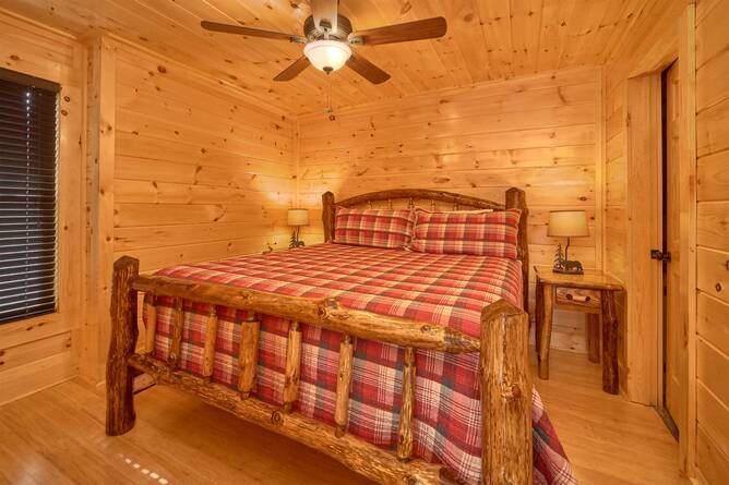 BEAR WITH ME Cabin Rental