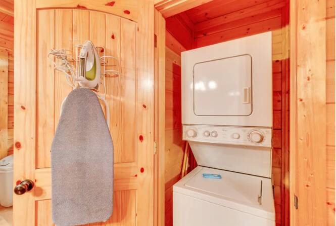 A RUSTIC RETREAT Cabin Rental