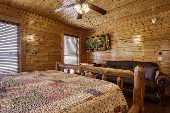 MOUNTAIN BREEZE MANOR Cabin Rental