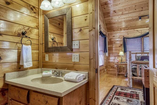 BEAR-RIFFIC VIEW  Cabin Rental