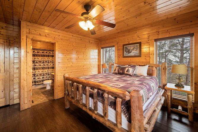 MOUNTAIN BREEZE MANOR Cabin Rental
