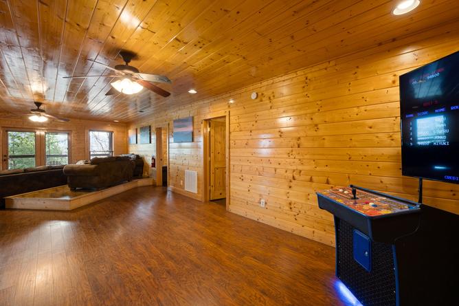 MOUNTAIN BREEZE MANOR Cabin Rental