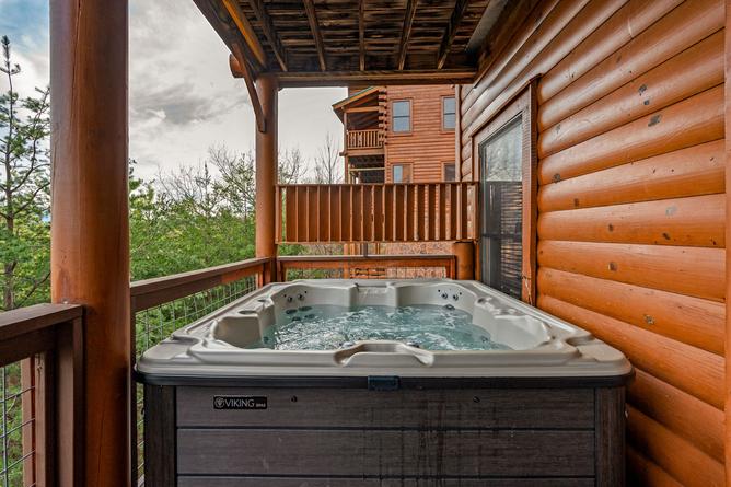 MOUNTAIN BREEZE MANOR Cabin Rental