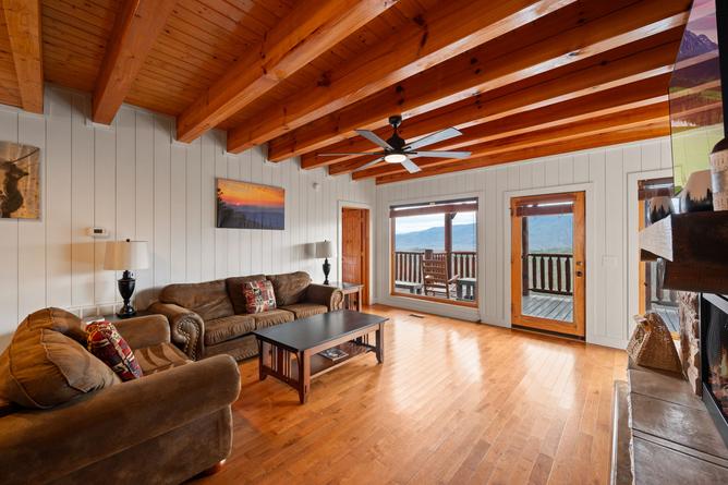 PARKSIDE PALACE Cabin Rental
