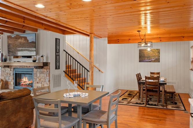 PARKSIDE PALACE Cabin Rental