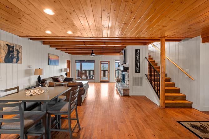 PARKSIDE PALACE Cabin Rental