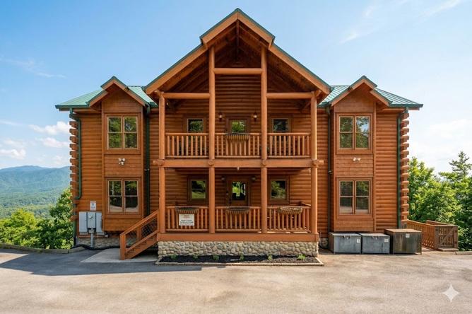 AMAZING VIEW MANOR 12 Bedroom Cabin Rental