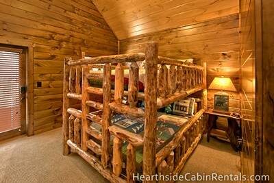 Pigeon Forge cabin with queen bunk bed