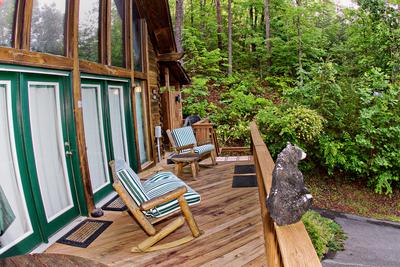 HILLSIDE HIDEAWAY