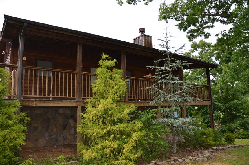 Front view of Smokey Trails - 1 bedroom cabin