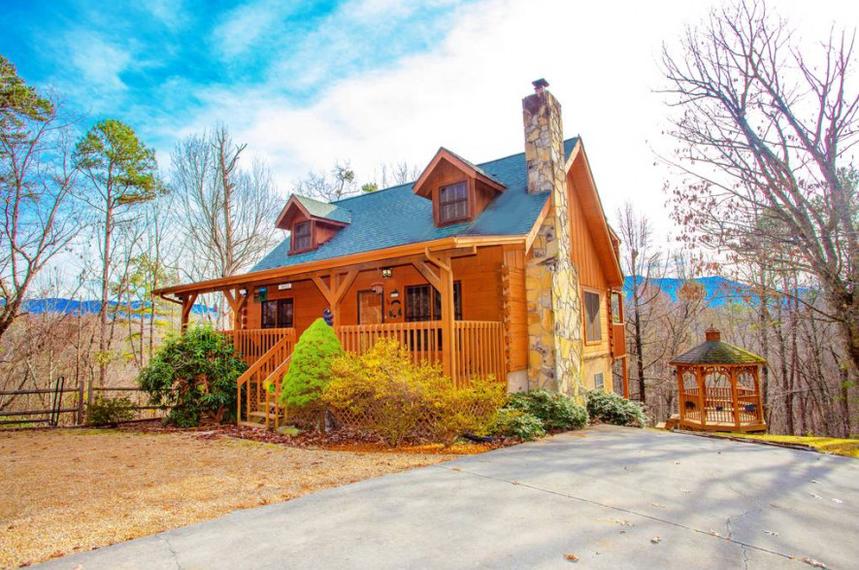 Large Parking Gatlinburg Cabin Rental