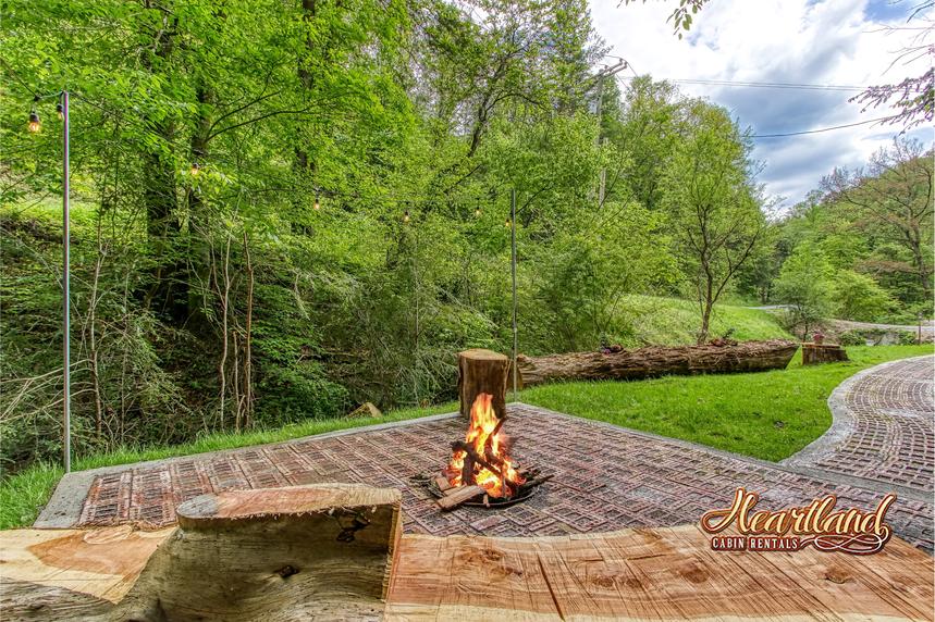 yard view of cabin rental in gatlinburg