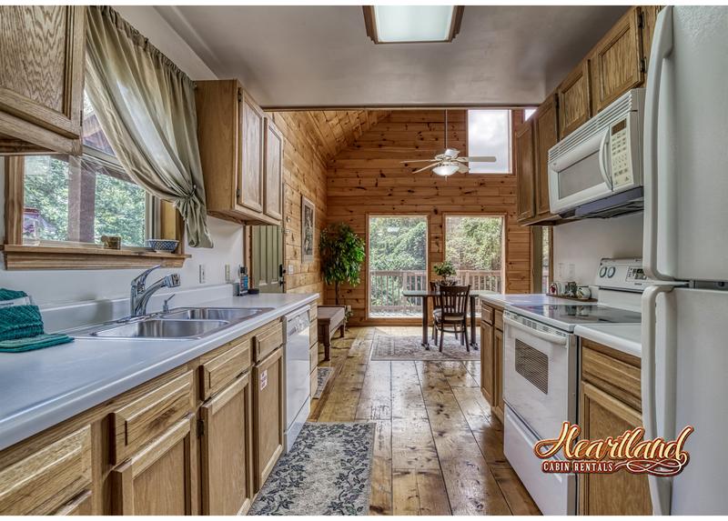 Gatlinburg Cabin - Monte Casa - Kitchen