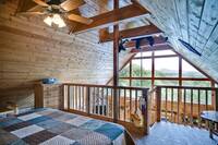 Bear Pause - a romantic one bedroom cabin in Pigeon Forge, TN