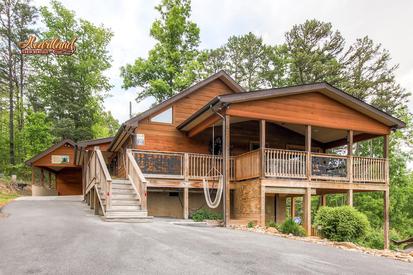 Dolly Bear is a Pet Friendly 1 bedroom cabin near Pigeon Forge