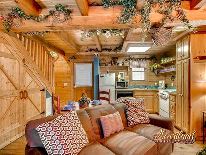 1 bedroom affordable cabin near Dollywood and Splash Country in Pigeon Forge TN