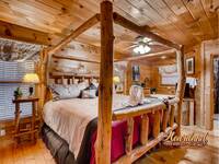 King bed with jacuzzi tub and flat screen TV - Perfect for a honeymoon in Gatlinburg