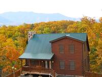 Away in the Mountains 3 bedroom cabin conveniently located between Pigeon Forge and Gatlinburg