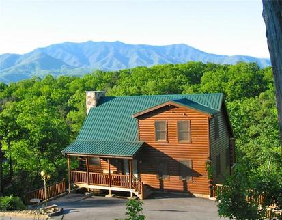 3 bedroom luxury cabin near Gatlinburg that sleeps 10 people