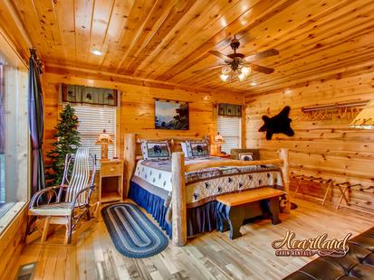 Spacious King bedroom in this 3 bedroom luxury cabin in the Smokies