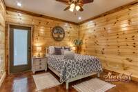 King Bed 1 Bedroom Cabin Rental
