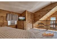 Monte Casa - Bedroom - Honeymoon Cabin