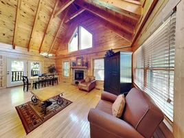 Living room  at Topsy  in Pigeon Forge TN