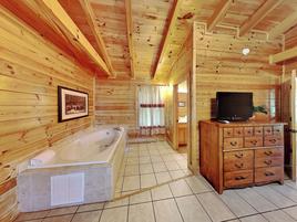 Top Level King suite! at Topsy  in Pigeon Forge TN