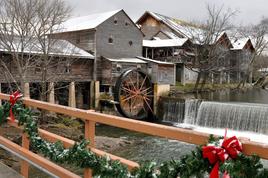 Minutes from all the areas attractions! at Topsy  in Pigeon Forge TN