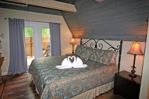 Snuggle  Inn cabin