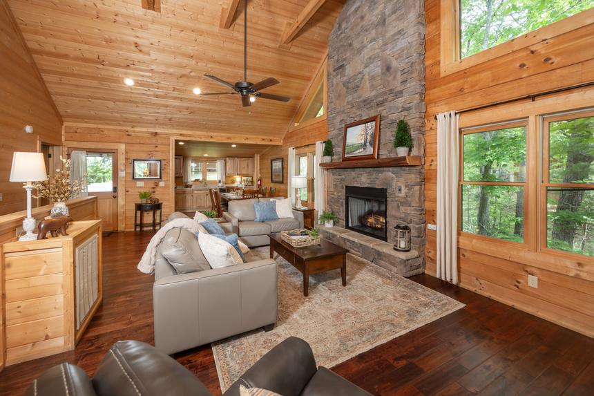 Four Oaks Lodge