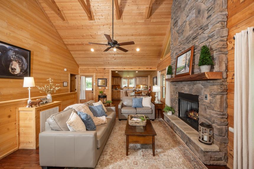 Four Oaks Lodge