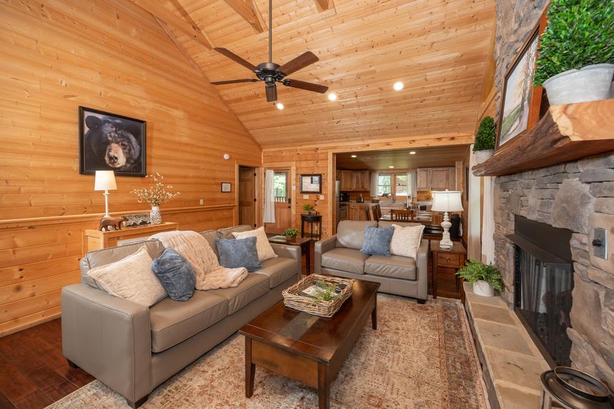 Four Oaks Lodge