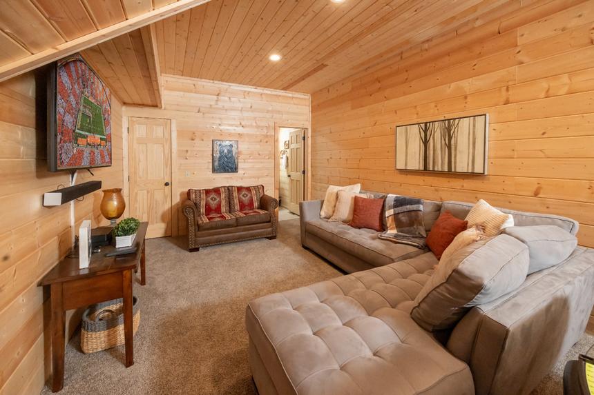 Four Oaks Lodge