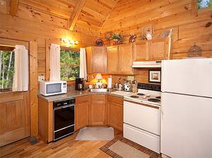 Mountain Meadows cabin kitchen