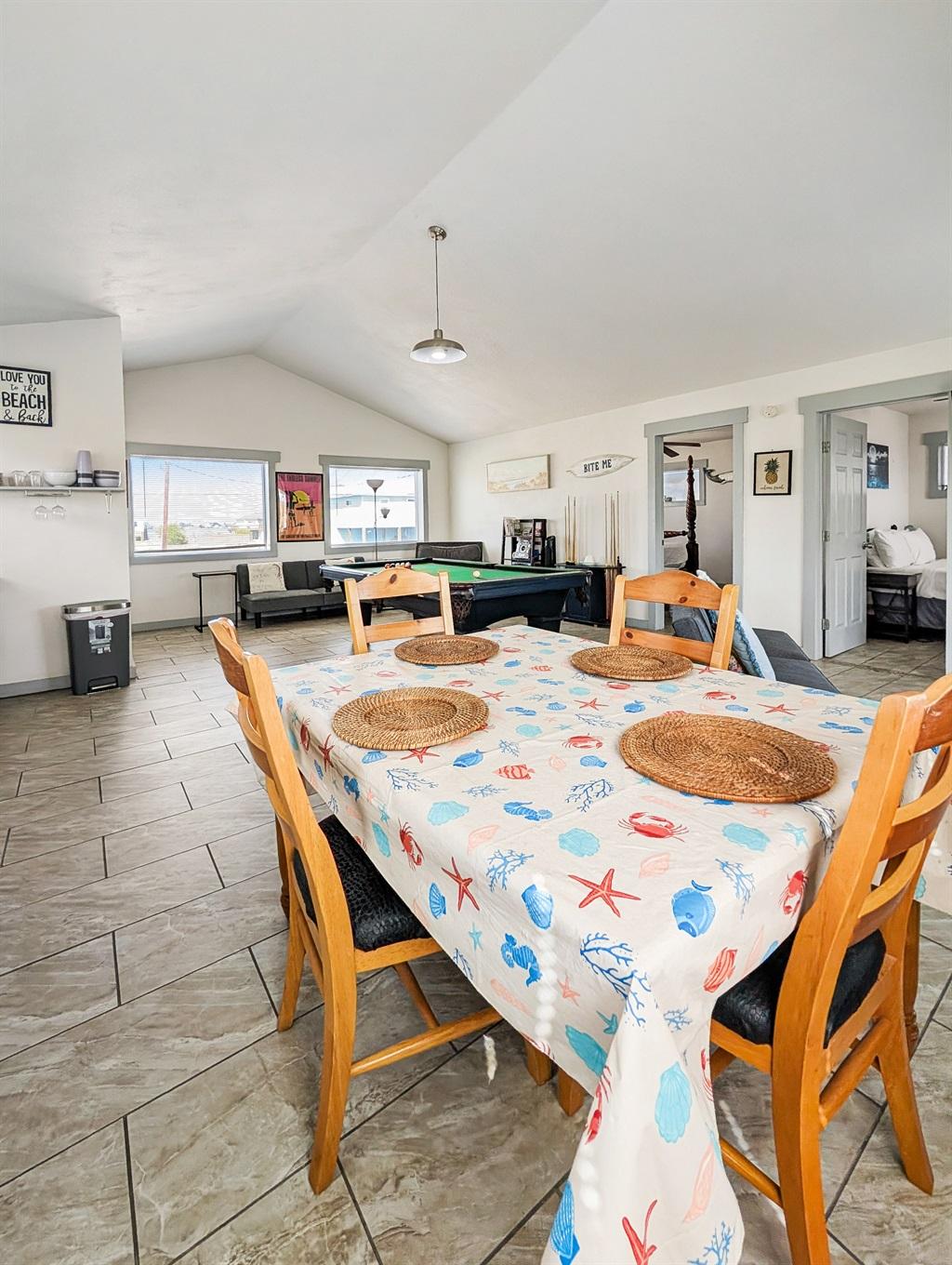 open floor plan with dining, living and kitchen