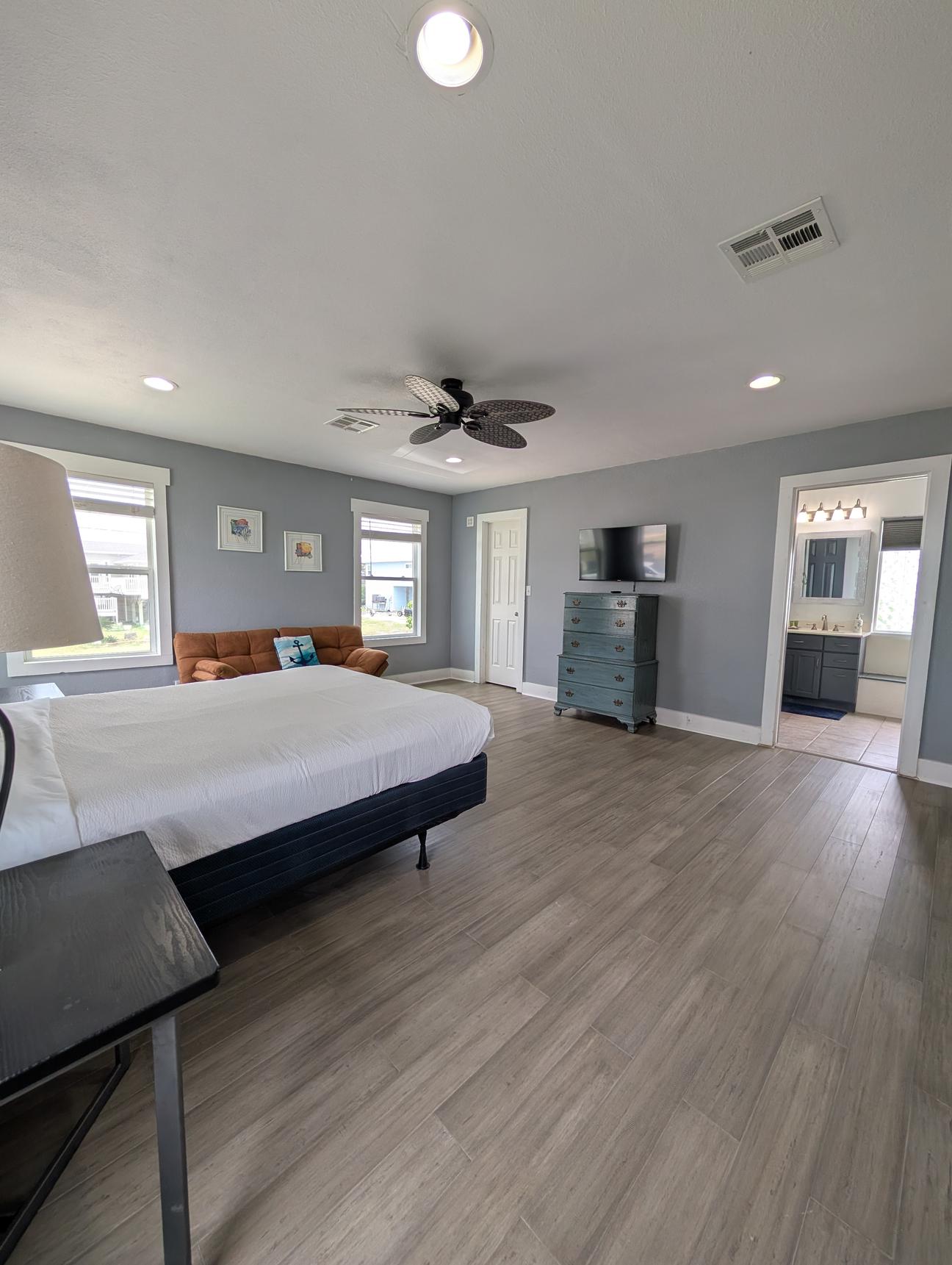 Queen bed, coastal decor, dresser and smart TV